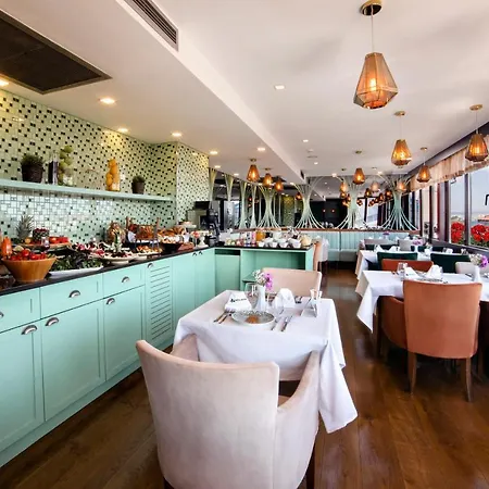 ألمينا غيست هاوس